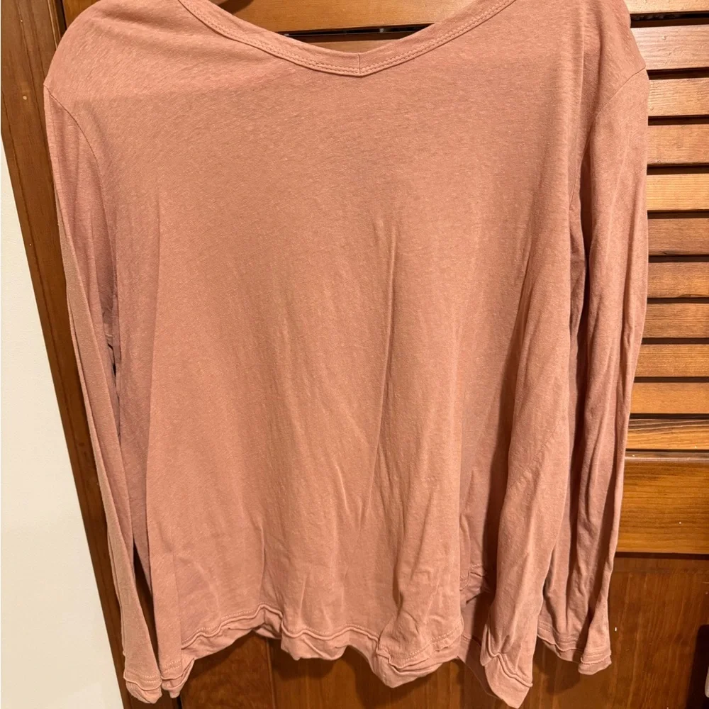 easel Crisscross V-Neck Long Sleeve Top in Mauve - Picture 2 of 3